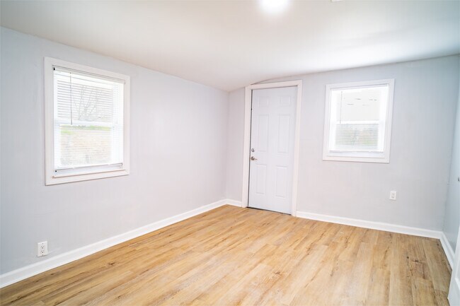 Foto del edificio - 3825 Crane Dr NE