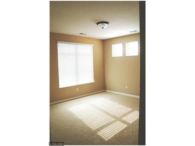 Building Photo - 1070 Grandview Ct NE