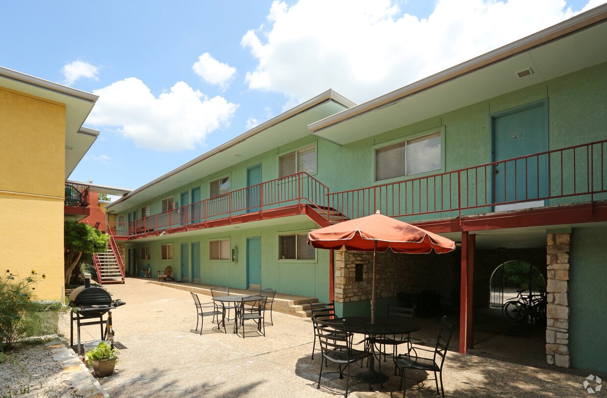 Warwick Apartments Apartments in Austin, TX