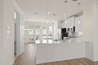 Building Photo - 13305 Moncloa Dr