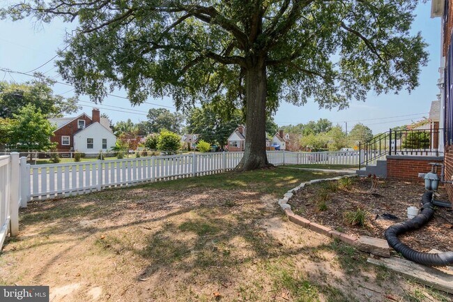 Foto del edificio - 2114 Beechwood Rd