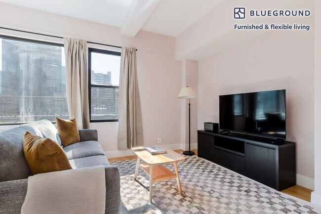 Foto del edificio - 320 E 52nd St