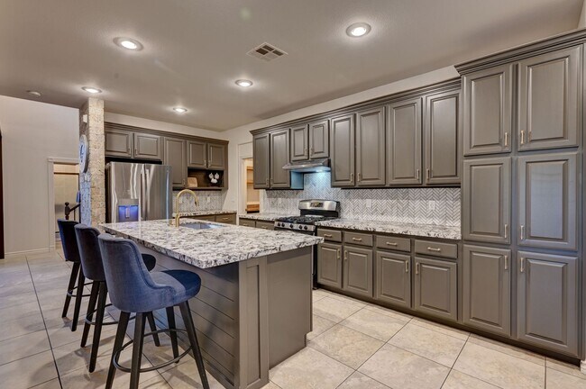 Building Photo - Spacious Furnished Summerlin Home Featurin...