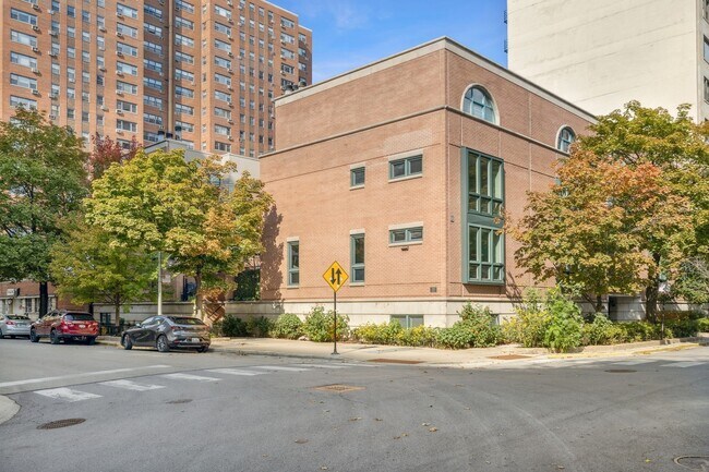 Foto del edificio - 2910 N Commonwealth Ave