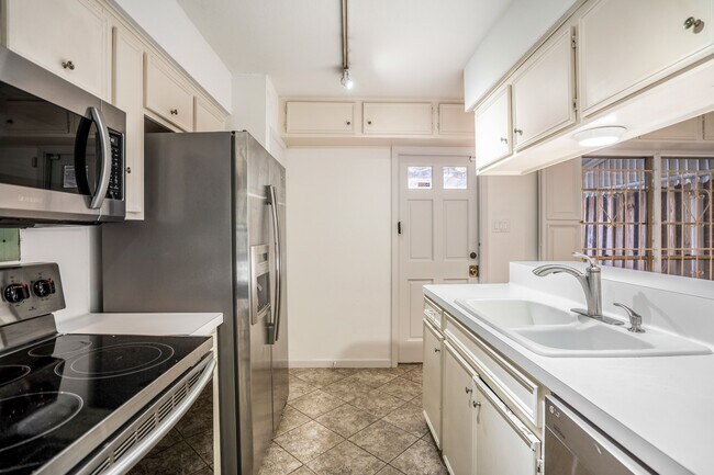 Foto del edificio - 4020 Roseland St