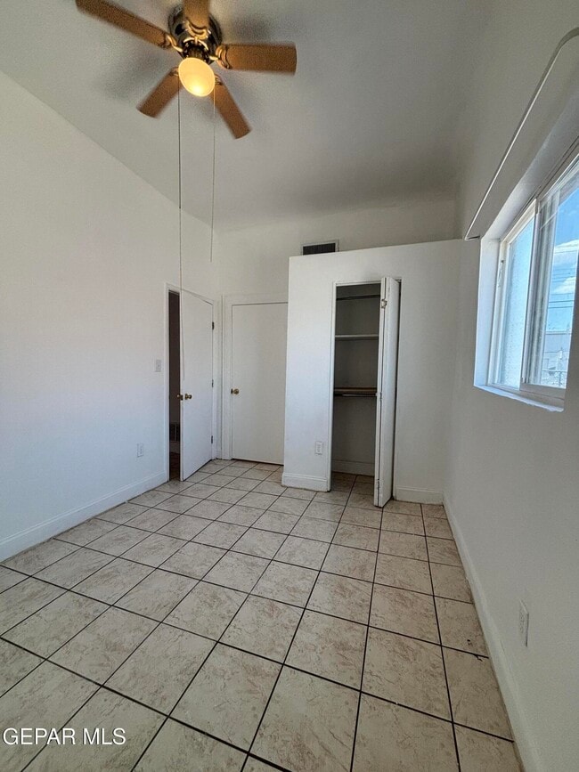 Building Photo - 1407 E San Antonio Ave