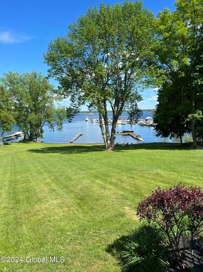 Building Photo - 346 Lakeside Dr