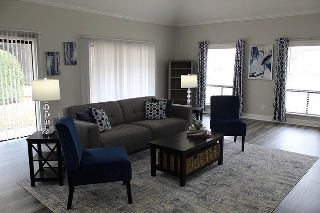 Building Photo - Woodland Villas Apartments