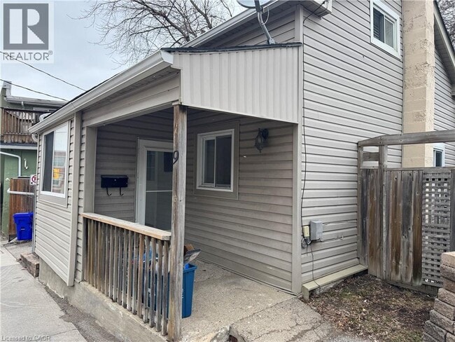 Building Photo - 9 Adam St