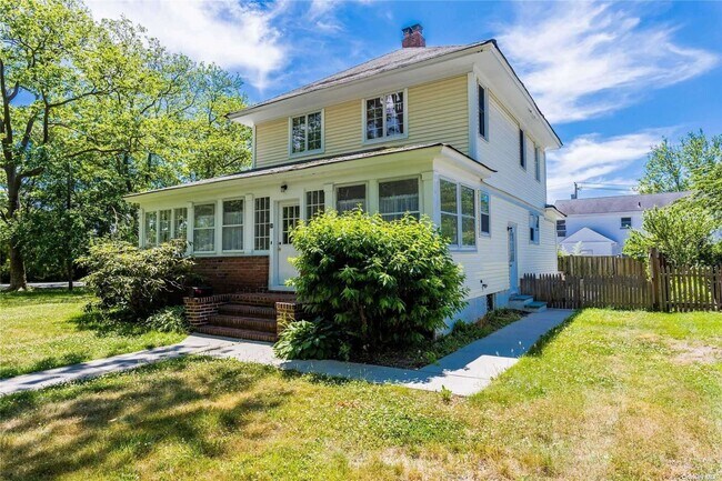 Building Photo - 31 Hiawatha Dr