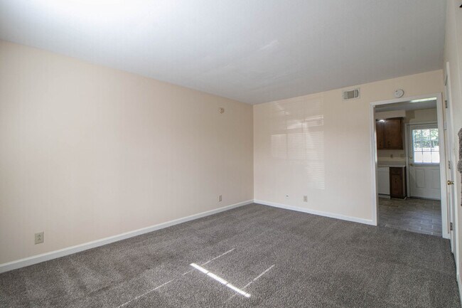 Foto del edificio - 371-3 Peabody Drive