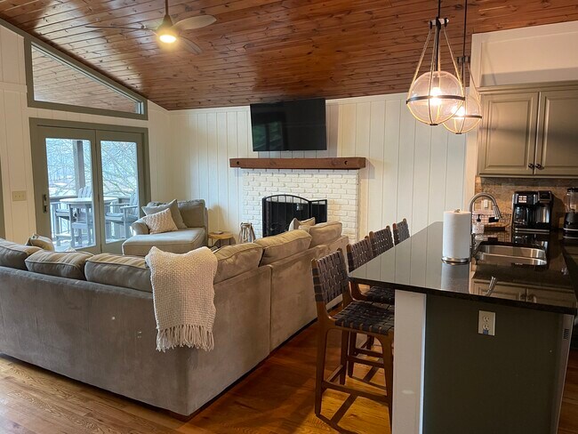 Building Photo - 3660 Looper Lake Cv