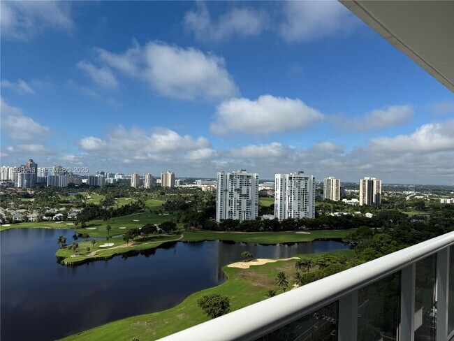 Foto del edificio - 3675 N Country Club Dr