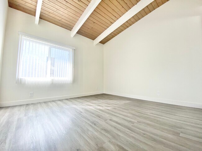 Foto del edificio - 6124 Alcott St