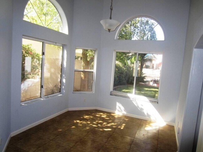Foto del edificio - 1710 E Commonwealth Cir