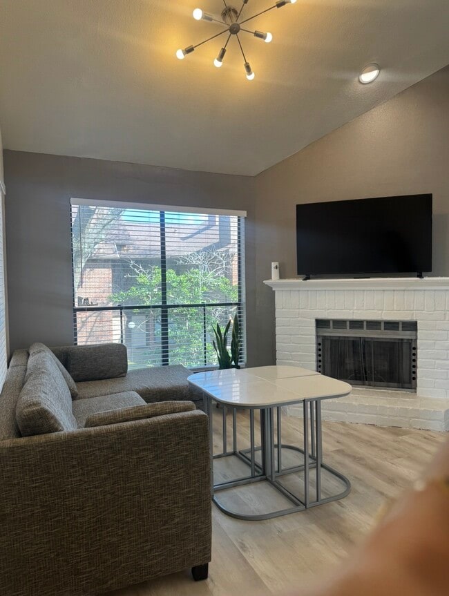 Building Photo - 3130 Walnut Bend Ln