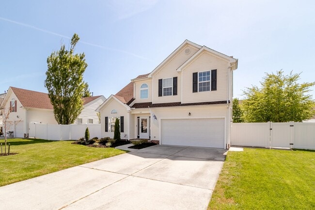 Building Photo - 909 Flores Ct