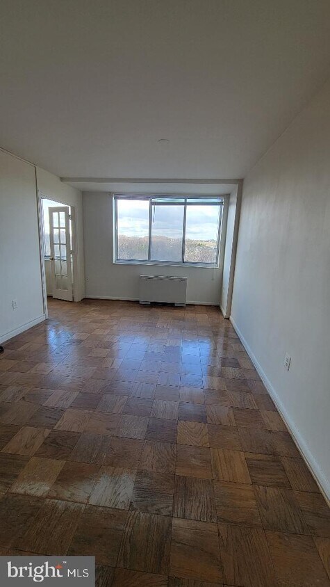 Primary Photo - 10401 Grosvenor Pl