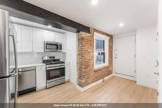 Building Photo - 306 Varick St