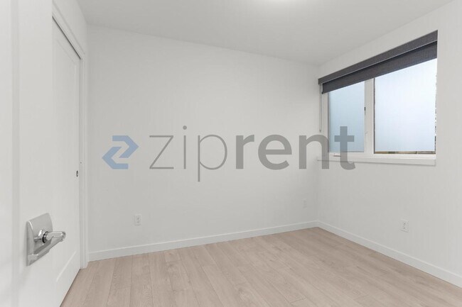 Building Photo - Unit C
