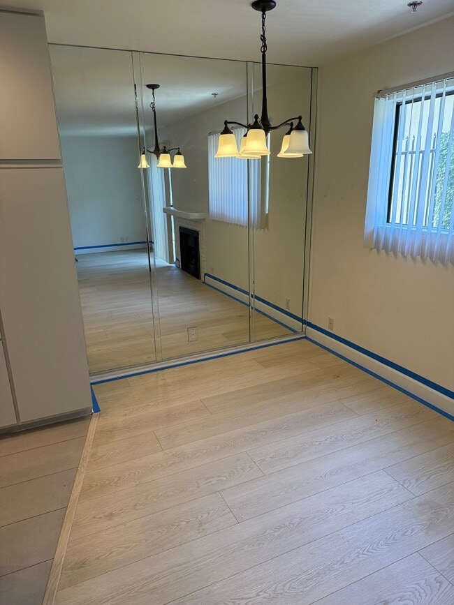 Dining area off kitchen - 4322 Matilija Ave
