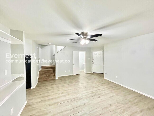 Foto del edificio - Limited Time Special Offer / 3 Bed, 2.5 Bath Townhome with Garage / Pet-Friendly / Available Now!