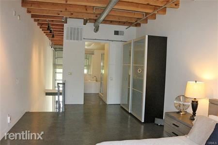 Building Photo - 1 br, 3 bath House - 113 E City Place Dr