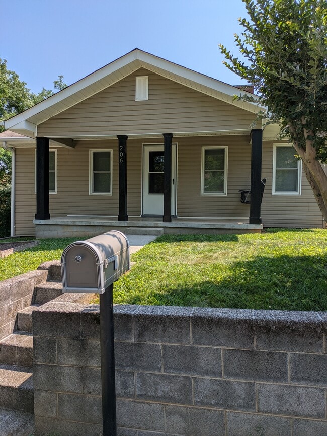 Building Photo - 206 Pitner Pl