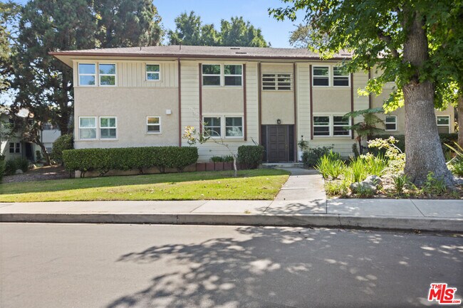 Foto del edificio - 5830 Bowcroft St
