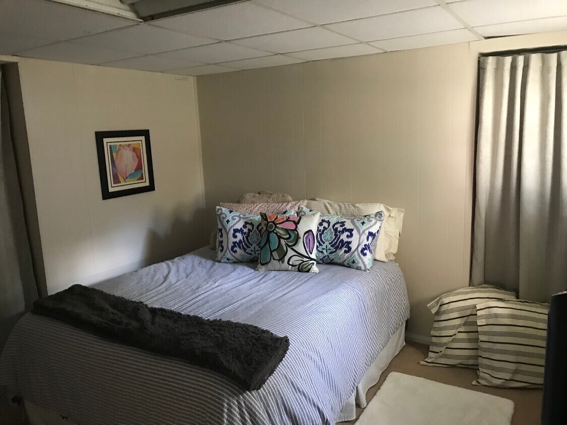 Bedroom - 1604 Gompers Ave