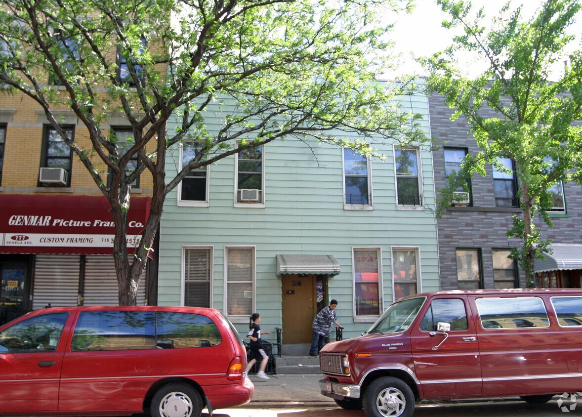 Primary Photo - 779 Seneca Ave