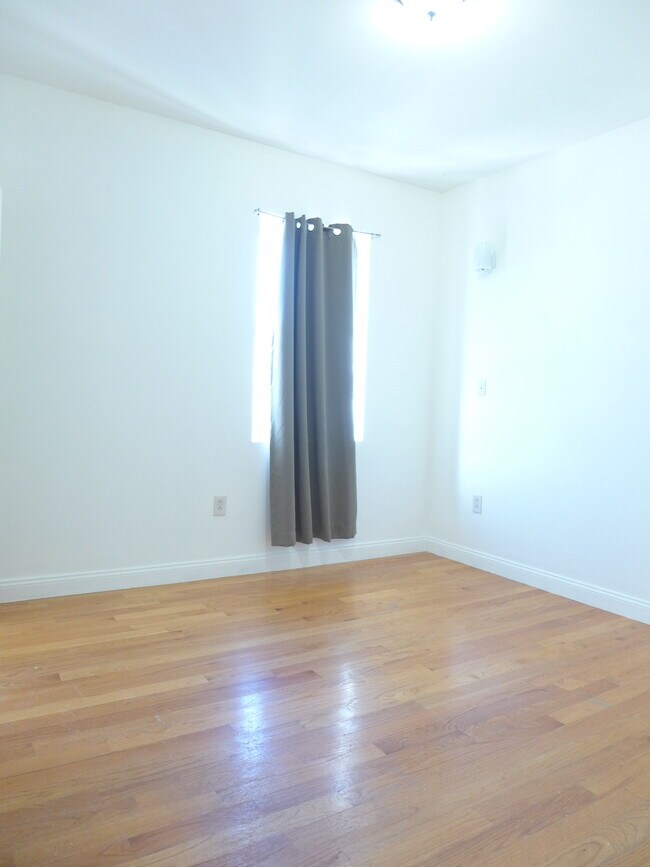 Foto del edificio - 48 Dudley St