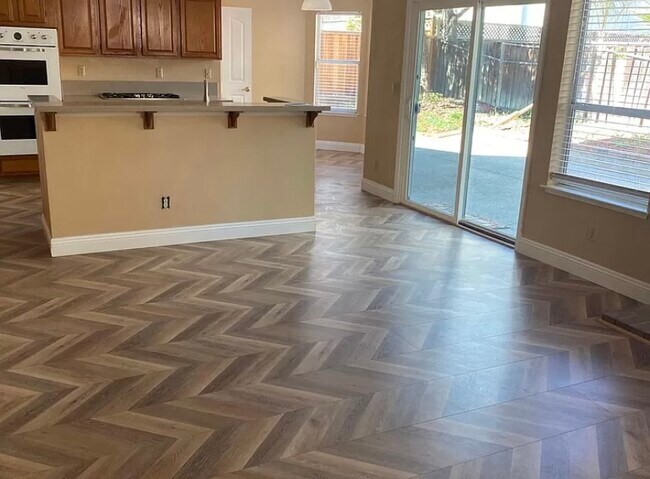 Foto del edificio - 1585 Foxwood Dr