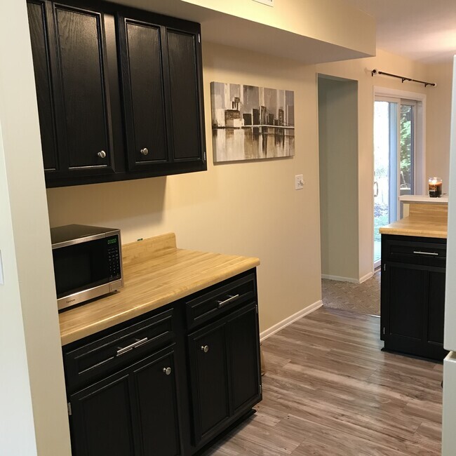 Building Photo - 80 Meadowlark Dr