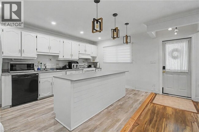 Building Photo - 2110 Cavendish Dr