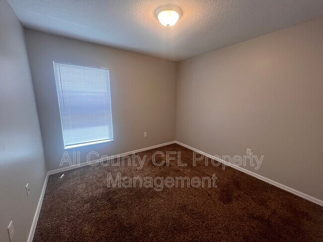 Building Photo - 2435 Lacerta Dr
