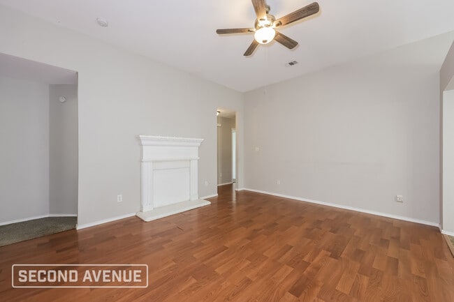 Foto del edificio - 406 Lone Star Park Ln
