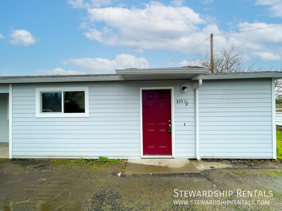Primary Photo - 325 Schooling St