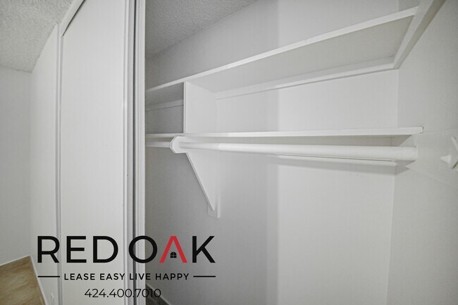 Building Photo - ~$300 OFF Each Month~ Cozy Bachelor Drench...
