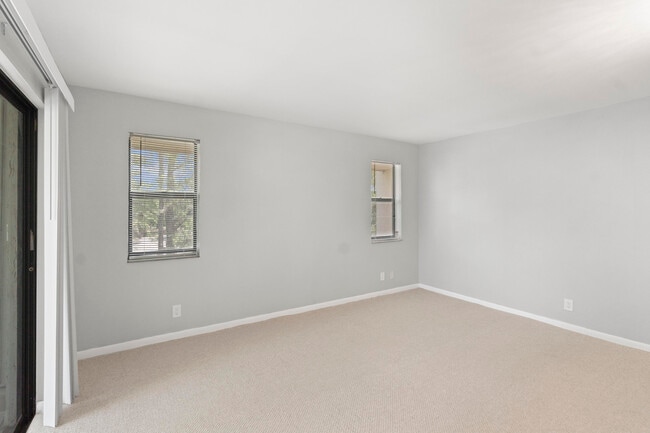 Foto del edificio - 8777 Shadow Wood Blvd