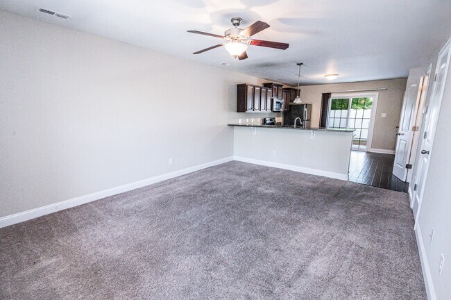 Foto del edificio - 114 Meadow Way