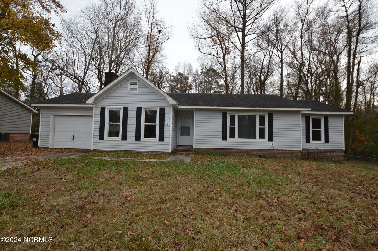 Foto principal - 307 Stillwood Dr