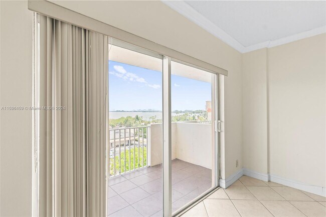 Foto del edificio - 1455 N Treasure Dr