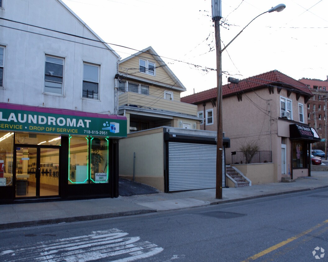 Primary Photo - 6 Cebra Ave