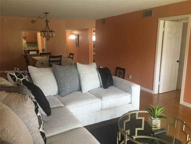 Foto del edificio - 8980 S Hollybrook Blvd