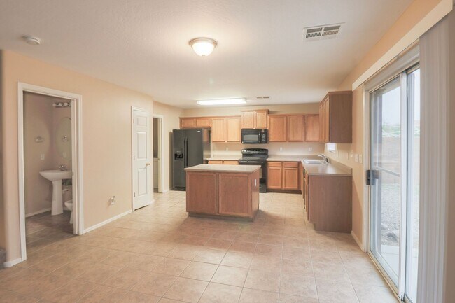 Building Photo - Charming 4 Bed 2.5 Bath Buckeye Home