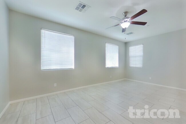 Foto del edificio - 12565 W Lindbergh Dr