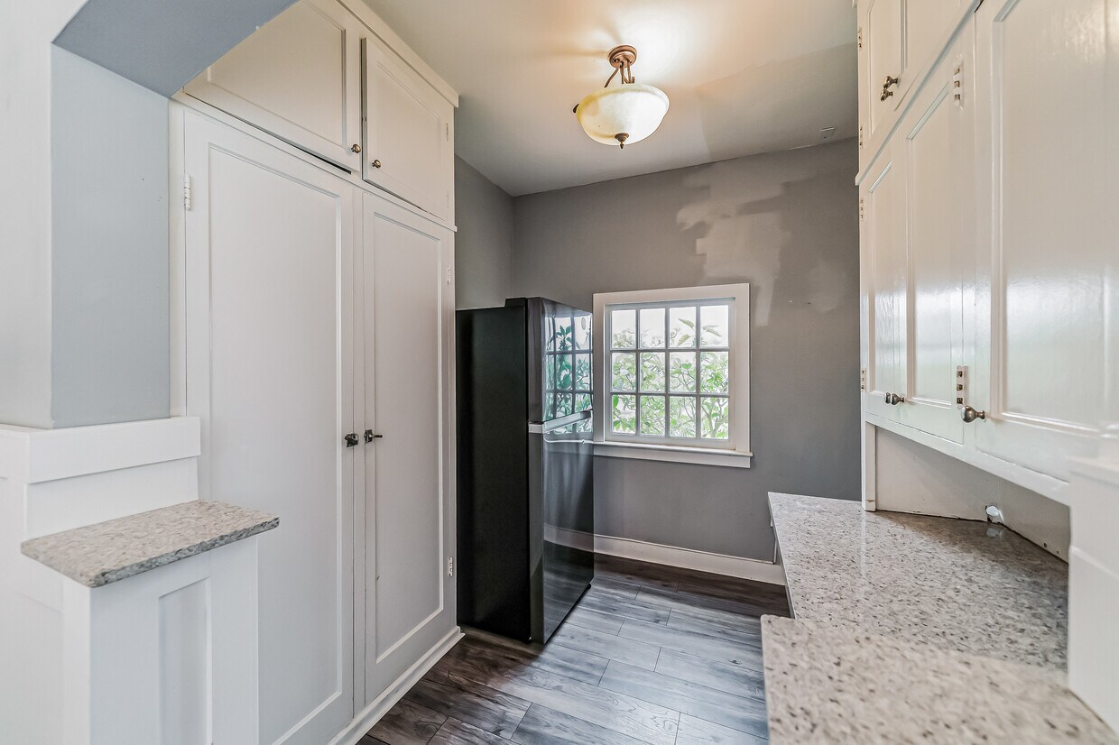 Foto principal - 496 Crestlake Dr