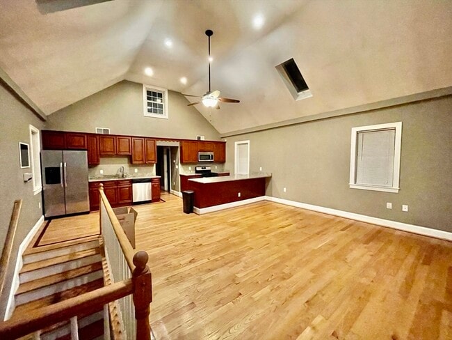 Building Photo - 2A Lorenzo St