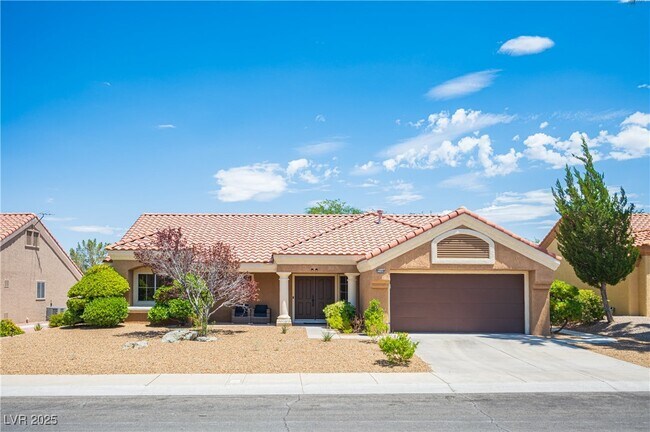 Foto del edificio - 2548 Tumble Brook Dr